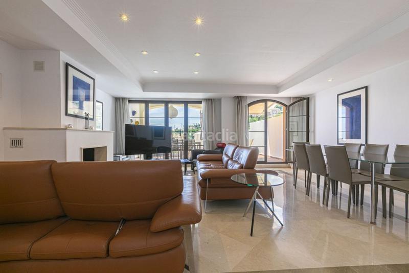 Foto b8e19ef0-a285-4b76-8d9b-e2f9b14fce94. Casa pareada en los arqueros - puerto del almendro Benahavís