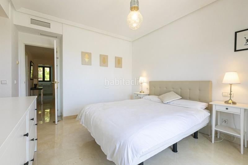 Foto 098539a0-d32a-466a-a339-5e58b4ca9a0d. Doppelhaus mit heizung parking pool in los arqueros - puerto del almendro Benahavís