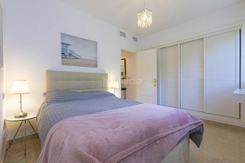 Foto 489dc317-bf69-46e0-a549-e627fa9a0d7e. Doppelhaus mit heizung parking pool in los arqueros - puerto del almendro Benahavís