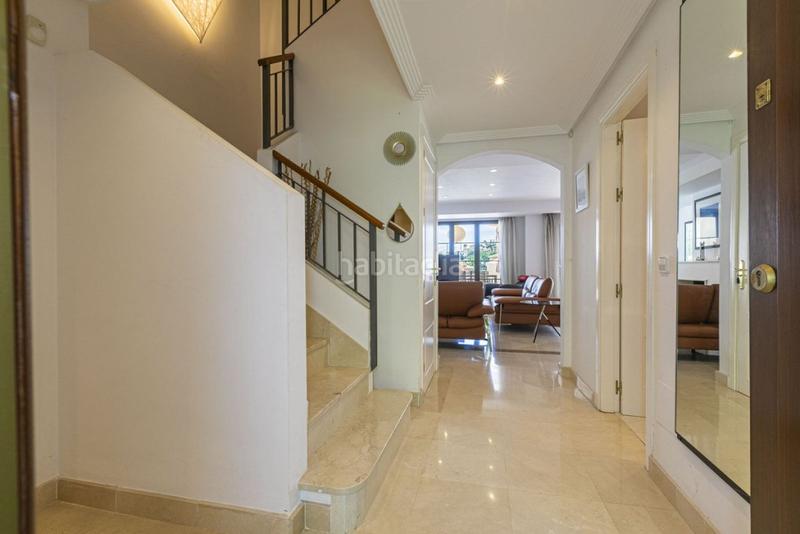 Foto e1bbed2f-d1c6-404b-bae7-541c78bacb3e. Doppelhaus mit heizung parking pool in los arqueros - puerto del almendro Benahavís