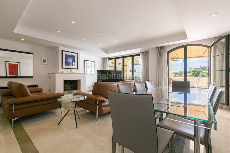 Foto 4e2f323c-fe6a-484a-b992-d63e18f56fcc. Maison jumelée avec chauffage parking piscine dans los arqueros - puerto del almendro Benahavís