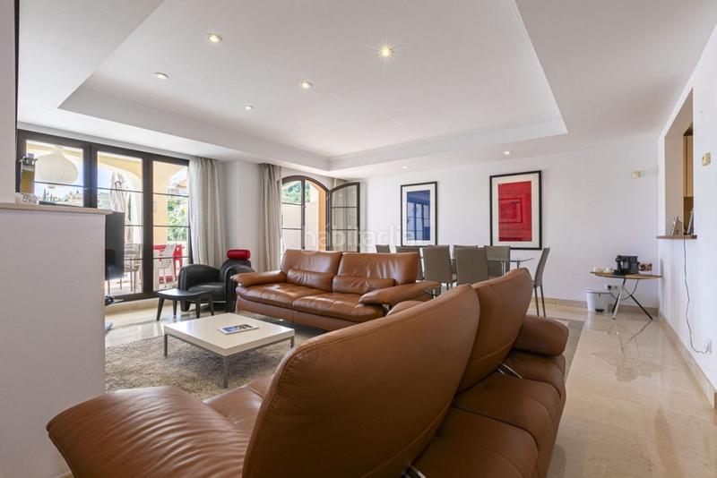 Foto 761e8d38-98e1-4e98-9a88-238a62cd7399. Maison jumelée avec chauffage parking piscine dans los arqueros - puerto del almendro Benahavís