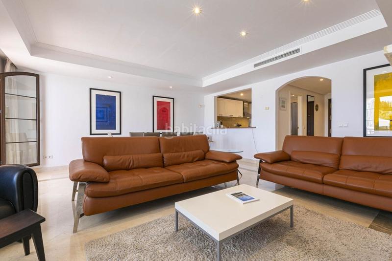 Foto fc621015-d4a3-4beb-a297-5c20fa3db0d0. Maison jumelée avec chauffage parking piscine dans los arqueros - puerto del almendro Benahavís