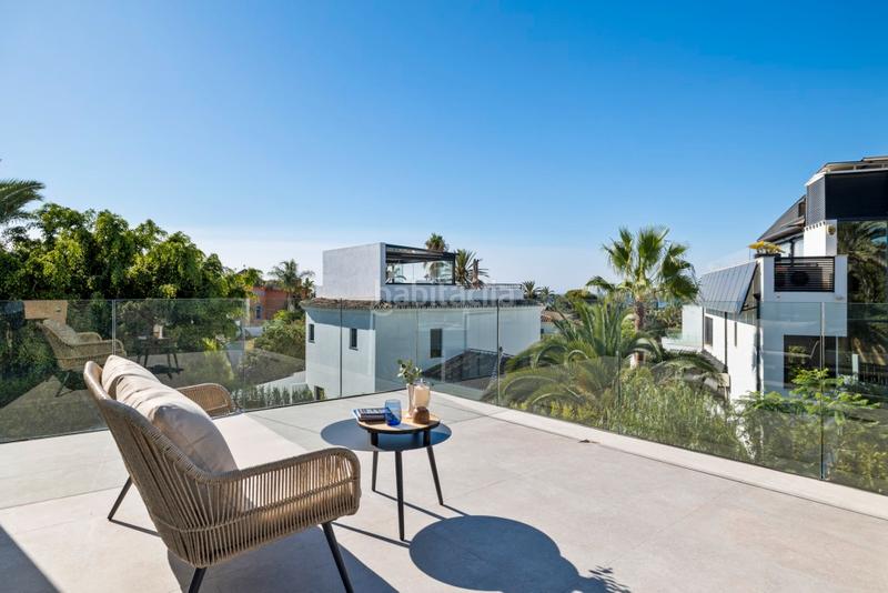 Foto df61fe49-b173-42b1-8100-39eaf8d8b947. Chalet mit parking pool in Marbesa Marbella