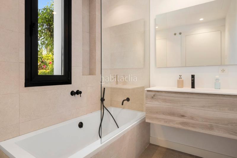 Foto c2d2ac33-7890-41de-b631-c031506a9d3e. Chalet with parking pool in Marbesa Marbella