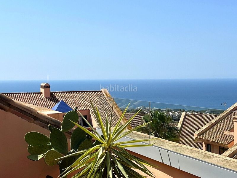 Foto 6c0444c1-ab3e-4e63-bbae-ce736299c035. Dúplex amb calefacció aparcament piscina a Calahonda Mijas