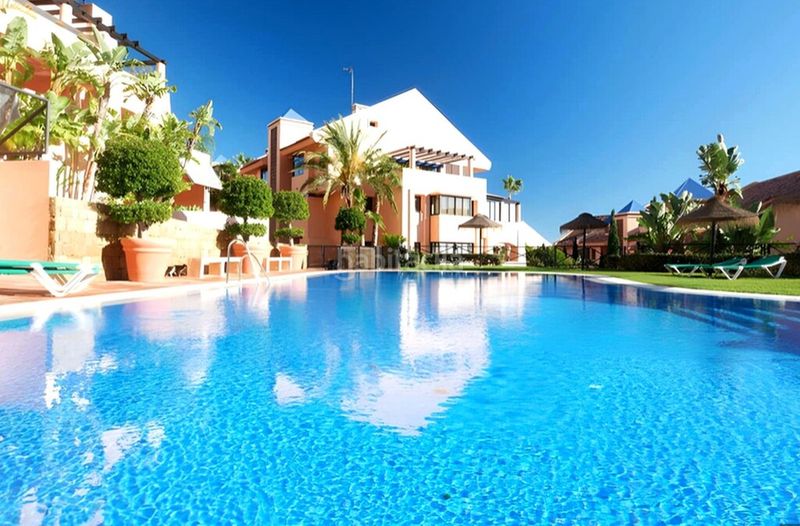 Foto a9205772-80bf-4167-ad85-e62dff5190d3. Dúplex amb calefacció aparcament piscina a Calahonda Mijas
