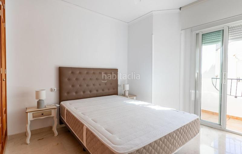 Foto 5e6d0eb6-7b8e-450e-bd69-5f867b668d50. Casa aparellada amb aparcament piscina a Las Chapas - Alicate Playa Marbella