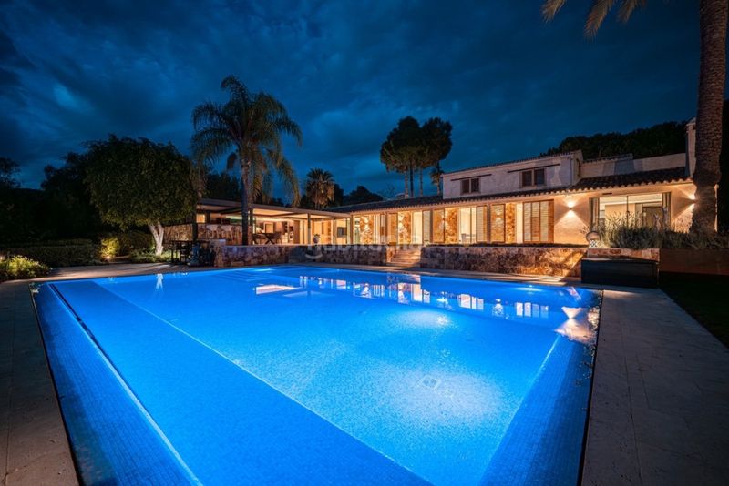 Foto 22595e3e-e9b4-41ba-8739-9c15e5f43b81. Chalet en Río Real Marbella
