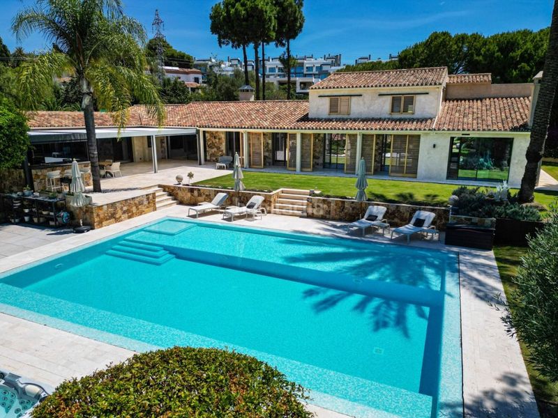 Foto 65e29a3c-ad1a-4792-b110-bb144645e3b6. Chalet en Río Real Marbella
