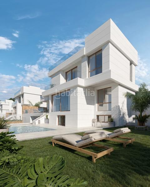 Foto abbc3309-784a-494c-a756-c53702a210f7. Chalet avec piscine dans Parque Central Estepona