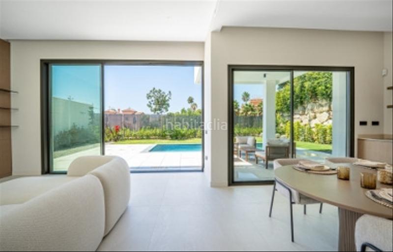 Foto bc10cd4f-3c43-4374-acd3-200be58754c7. Chalet con parcheggio piscina in Seghers Estepona