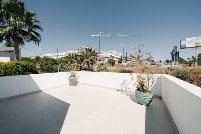 Foto 21b324eb-35c5-4acb-bed7-a0c3bf1e3c7c. Xalet amb aparcament piscina a Seghers Estepona