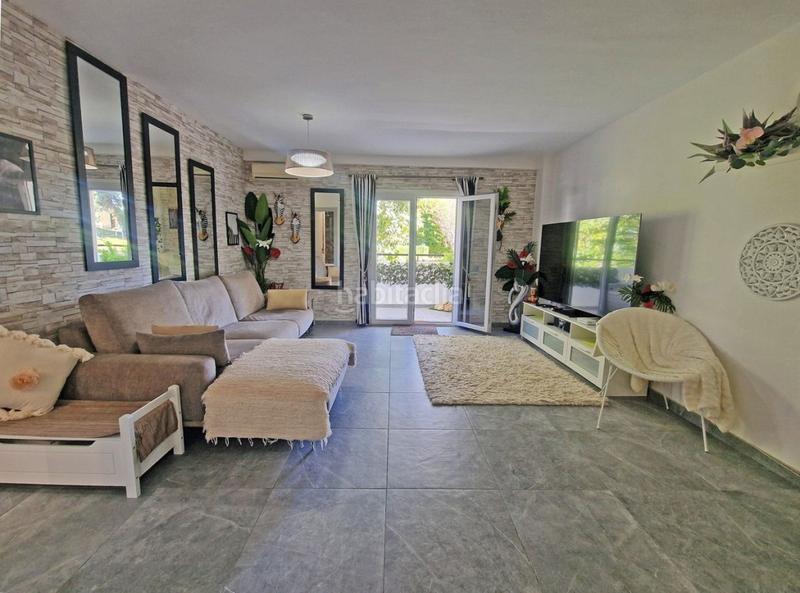 Foto 458e71dc-ebcd-44a4-8c78-ef52cbce3942. Rez-de-chaussée avec parking piscine dans Calahonda Mijas