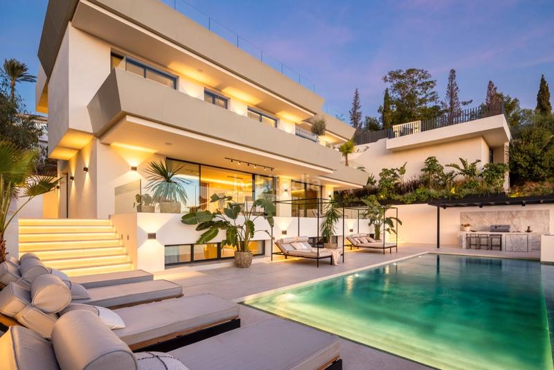 Foto 261502e2-c7f1-44c0-8cb7-8ccc8950c483. Chalet with parking pool in Elviria Marbella