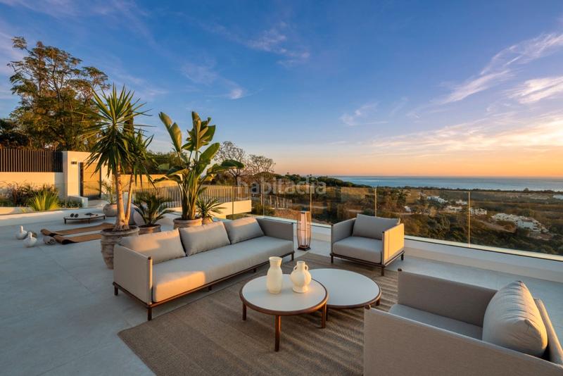 Foto 242d03a7-5d0b-4708-acae-dffe42acd6d0. Chalet con parcheggio piscina in Elviria Marbella