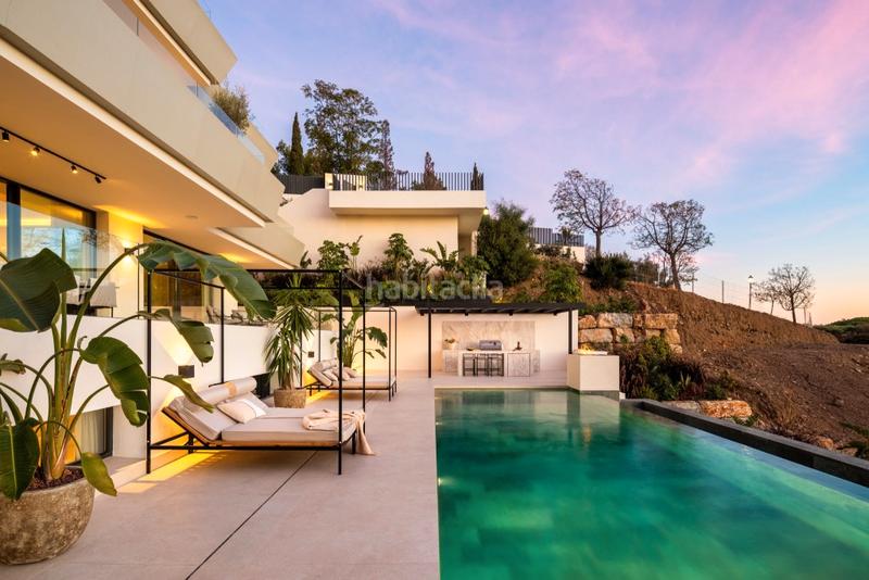 Foto 4b5a5dff-5dd1-4dd6-a399-0a0f22dfeb92. Chalet con parcheggio piscina in Elviria Marbella