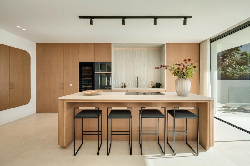 Foto fe404f72-e7eb-4b77-ba84-940fb4b32648. Chalet con parcheggio piscina in Elviria Marbella