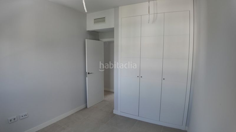 Foto 5d11bbcf-c24c-4cd2-8828-49c3b85b438d. Penthouse with parking pool in Zona de Punta Plata Estepona