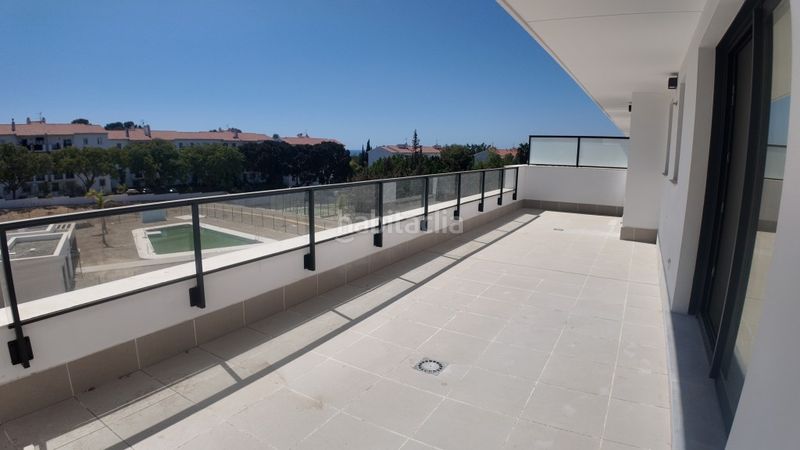 Foto c6f5345a-5e20-47f9-ab10-fb722a965e46. Penthouse with parking pool in Zona de Punta Plata Estepona