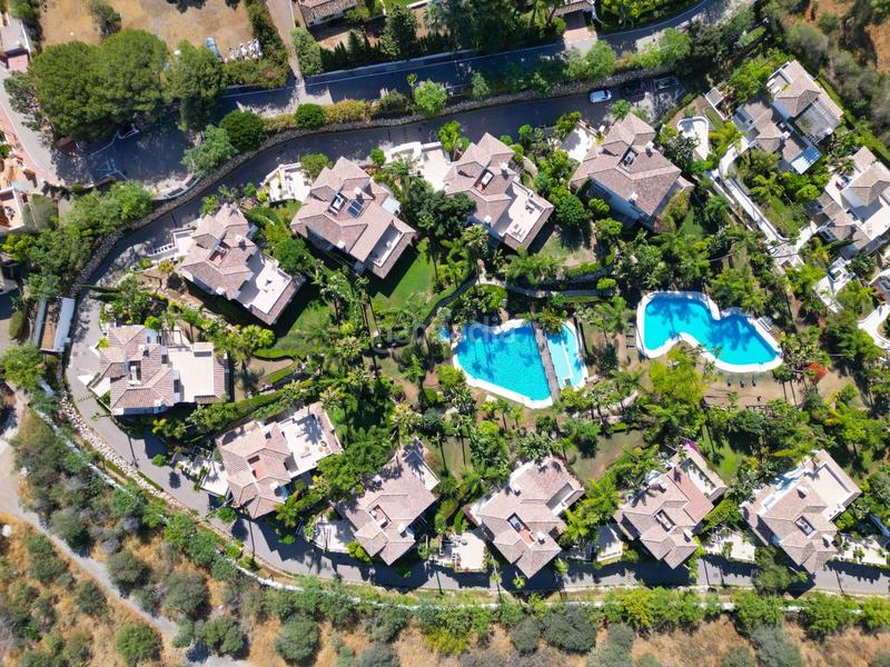 Foto 1009b402-2a82-4944-aa8f-bd100578327c. Chalet en lomas de Marbella club Marbella