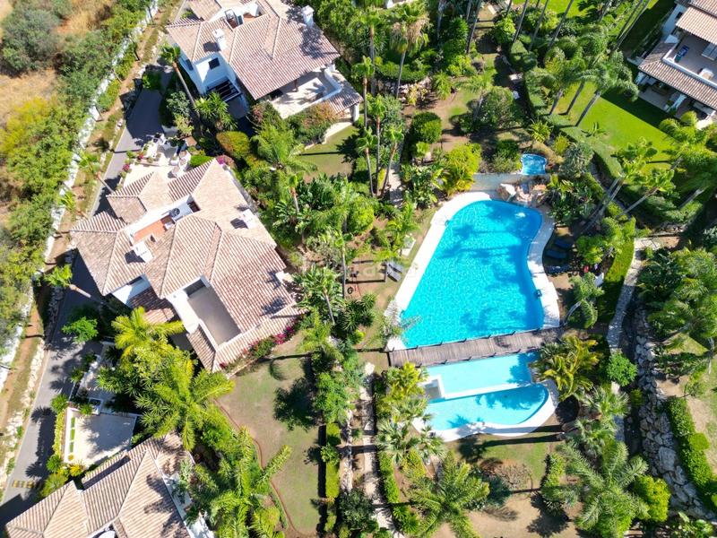 Foto b05cb9ba-8cd0-42c4-8afa-1d8bcd12ce1e. Chalet avec chauffage parking piscine dans lomas de Marbella club Marbella