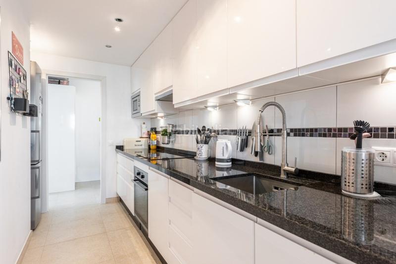 Foto 609bd6c7-5114-43a2-b3b9-2c7422a380bc. Apartament amb aparcament piscina a Castillo Sohail - Myramar Fuengirola