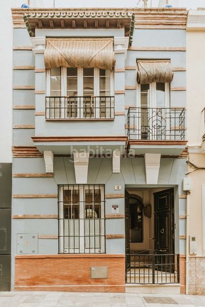 Foto c861a266-b519-4d80-aa3b-a2655929e646. Casa aparellada a La Merced Málaga