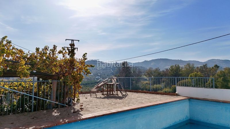 Foto 2e86d668-c743-454e-a426-011a9e059f7d. Casa aparellada amb piscina a Coín