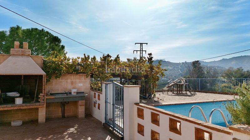 Foto bb2b8063-4d54-4dda-b796-64ba11f0cd0a. Casa aparellada amb piscina a Coín