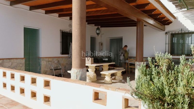 Foto df9c0022-a67c-4774-94e1-da02dc352921. Casa aparellada amb piscina a Coín