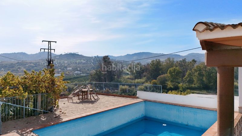 Foto fd0de64b-de92-4f39-89d8-3f30be751e0c. Casa aparellada amb piscina a Coín