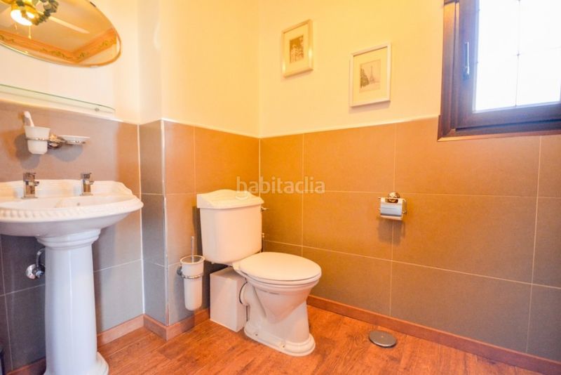 Foto bdbed8c5-6d54-4380-ba05-7fe10f755734. Xalet amb aparcament piscina a Solymar Benalmádena