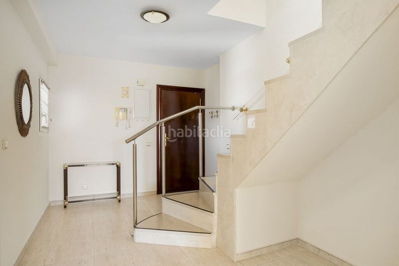 Foto f5364ab0-1420-4d0e-9590-7ed021ee26fb. Dúplex amb aparcament piscina a Playamar - Benyamina Torremolinos