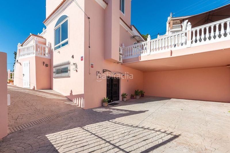 Foto c03ac17b-0f8d-416c-a02d-2732a2e766c9. Xalet amb aparcament piscina a Torreblanca del Sol Fuengirola