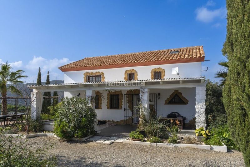 Foto 95bcfc48-27d3-475c-a30a-ad81f128bb10. Xalet amb aparcament a Coín