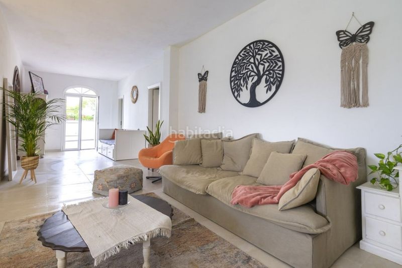 Foto c2787774-bfb1-4b1b-81a7-88067e3cc7b1. Xalet amb aparcament a Coín