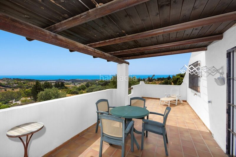 Foto d4778138-e0d4-48d8-965e-61cc0121421e. Xalet amb aparcament piscina a altos de Estepona Estepona