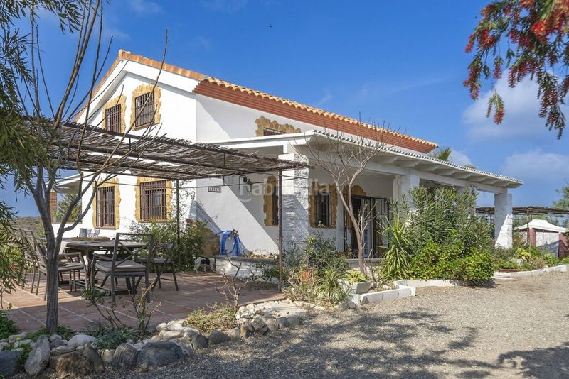 Foto 5e81f3f6-5612-4656-9a58-7336dedf698c. Chalet en Coín