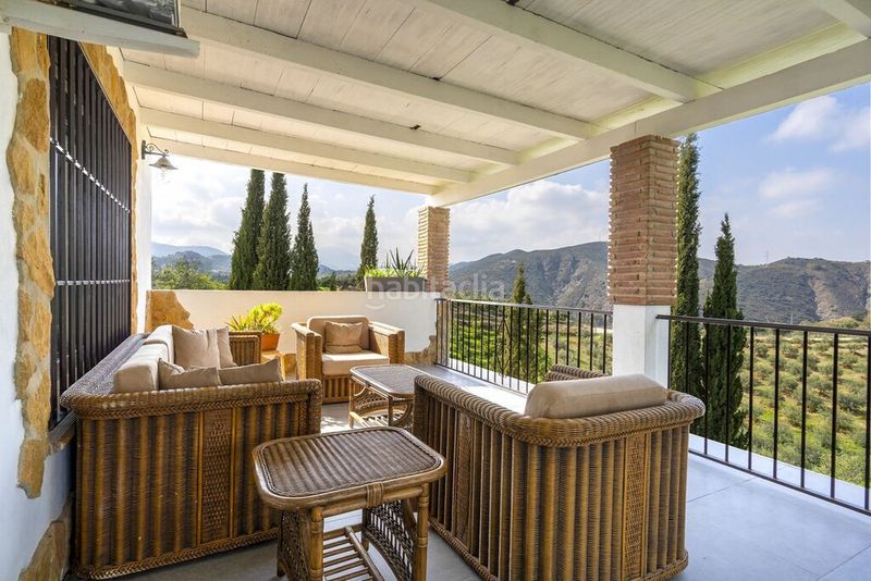 Foto 8c94e43a-6c43-4041-bad6-b266ec1faffc. Chalet en Coín