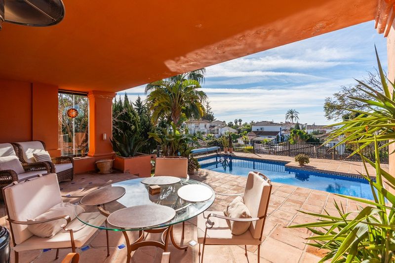 Foto 075f767a-38a7-4ba4-a48b-d1477eca5926. Chalet en Marbesa Marbella