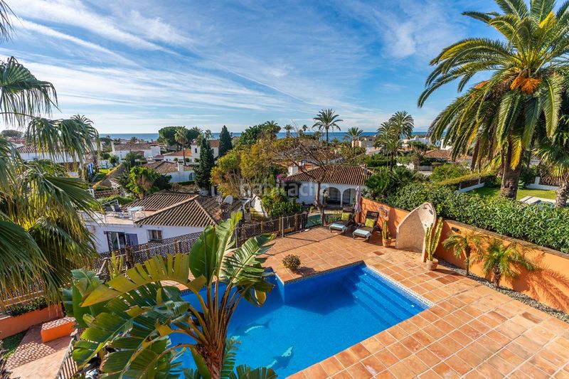 Foto c053d6e9-5d39-46e5-b5ba-e7f0c5626eea. Chalet en Marbesa Marbella