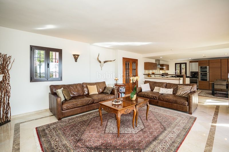 Foto e10d3bc7-23d1-4036-be79-b4e960587cfc. Chalet en Marbesa Marbella