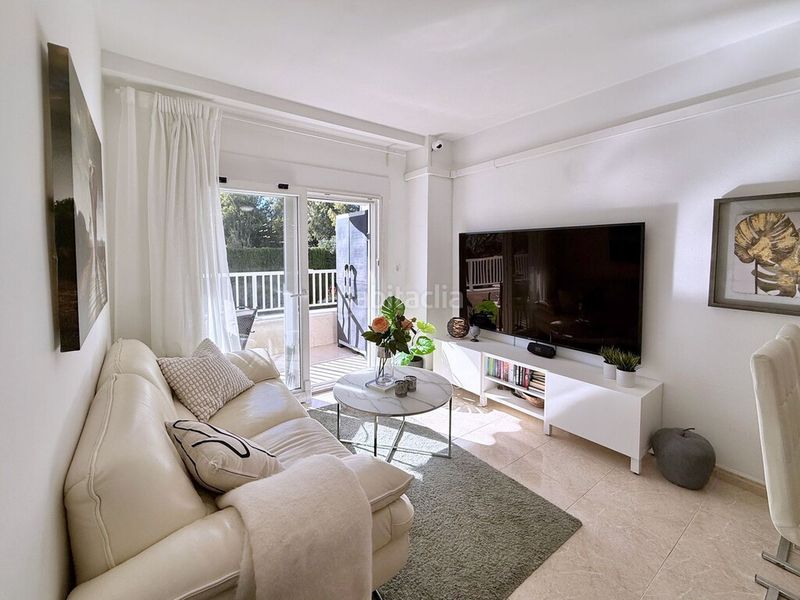 Foto f491d2c9-3a03-41cf-999d-a29fa7d23eb0. Apartament amb piscina a Las Lomas de Río Verde Marbella