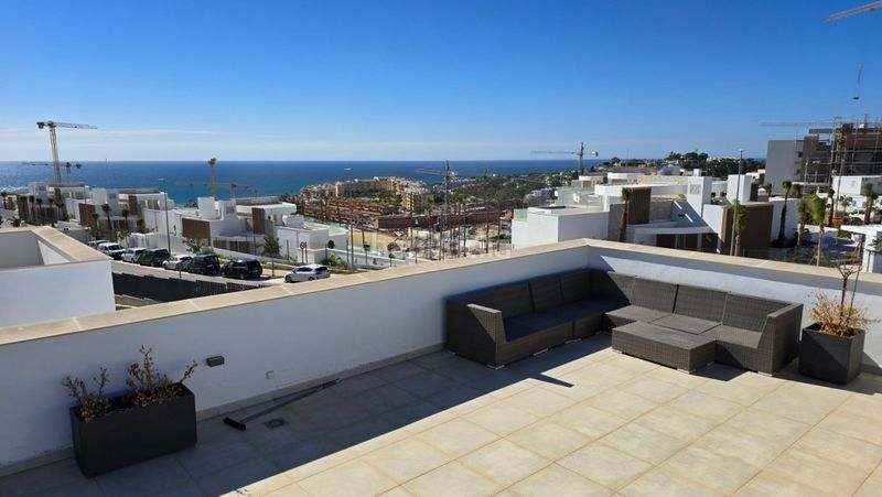 Foto f321146b-1bab-4e2a-83d0-c006efa0f07a. Àtic amb aparcament piscina a la cala Mijas Mijas
