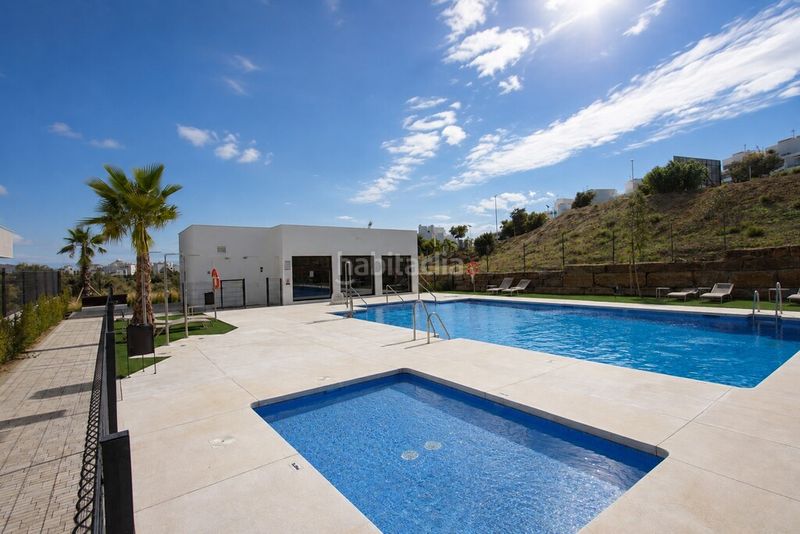 Foto d84af75a-2a34-4b82-b464-e5d4ad16881c. Apartament amb aparcament piscina a Bahía Dorada Estepona