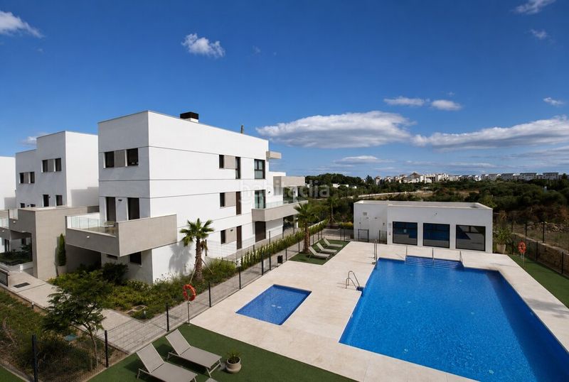 Foto e355e340-eb3f-42b4-9400-cdb493e6226b. Apartament amb aparcament piscina a Bahía Dorada Estepona