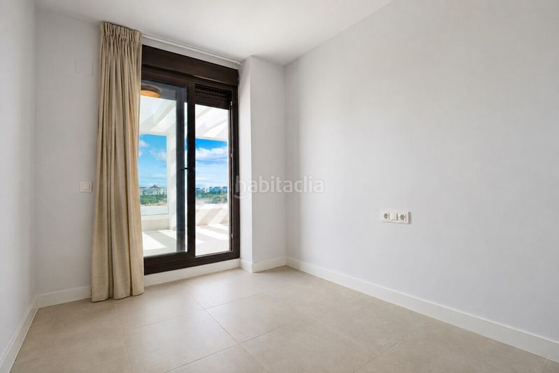 Foto ec95467e-ed26-4946-900f-d5854fb51464. Apartament amb aparcament piscina a Bahía Dorada Estepona
