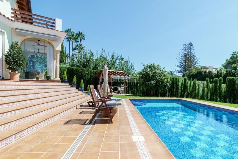 Foto b0dc622c-5936-4786-b3fc-c8e7140db2cd. Chalet en El Rosario - Ricmar Marbella