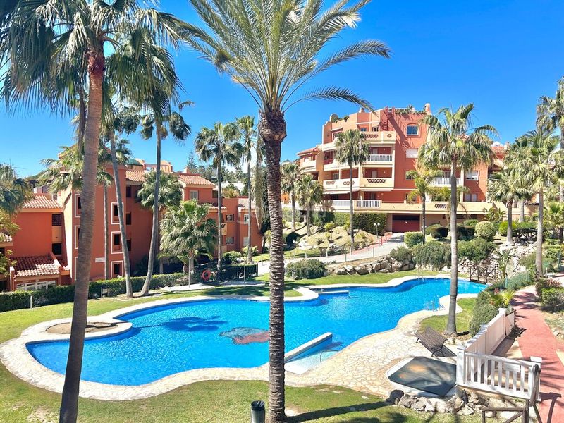 Foto 61fb96a8-cb8e-44d5-b7f7-24171e5f51d3. Apartament amb aparcament piscina a reserva de Marbella Marbella